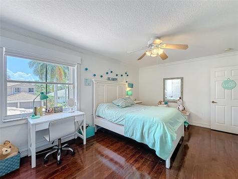 1673 Victoria Pointe Circle Weston FL 33327