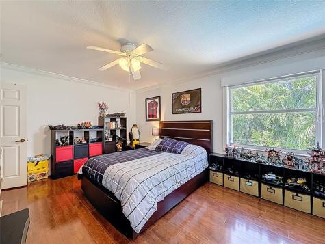 1673 Victoria Pointe Circle Weston FL 33327