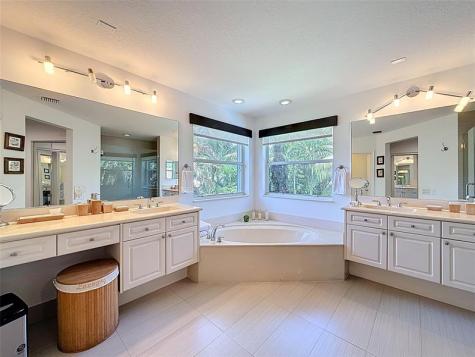 1673 Victoria Pointe Circle Weston FL 33327