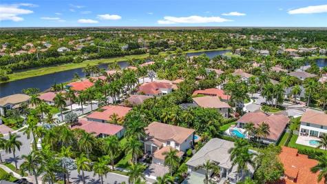 1673 Victoria Pointe Circle Weston FL 33327