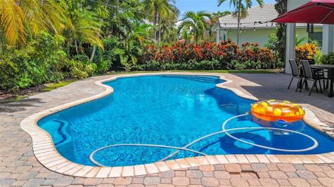 1673 Victoria Pointe Circle Weston FL 33327