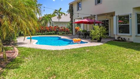 1673 Victoria Pointe Circle Weston FL 33327