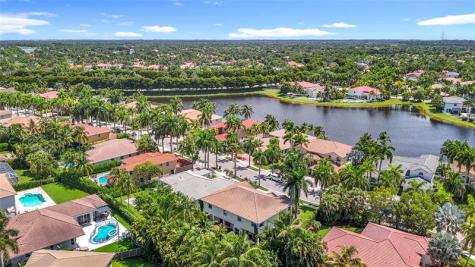1673 Victoria Pointe Circle Weston FL 33327