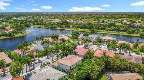 1673 Victoria Pointe Circle Weston FL 33327