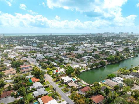 1924 NE 18th Street Fort Lauderdale FL 33305