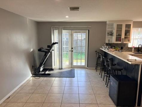 2518 NW 15 Fort Lauderdale FL 33311