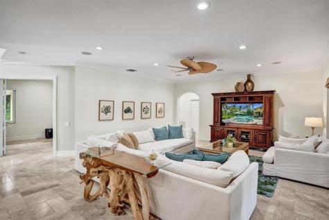 1649 Victoria Pointe Circle Weston FL 33327