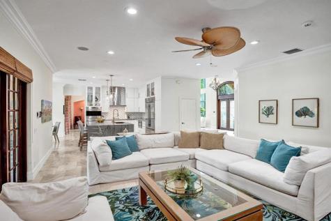 1649 Victoria Pointe Circle Weston FL 33327