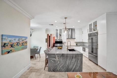 1649 Victoria Pointe Circle Weston FL 33327