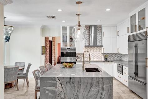 1649 Victoria Pointe Circle Weston FL 33327