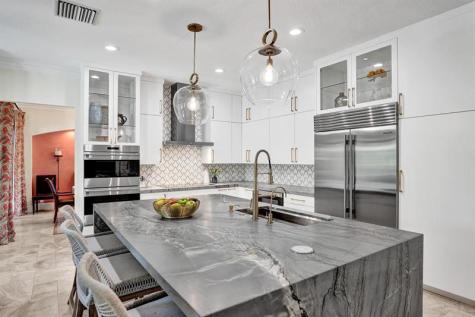 1649 Victoria Pointe Circle Weston FL 33327