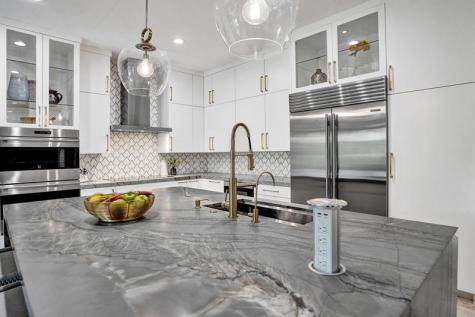 1649 Victoria Pointe Circle Weston FL 33327