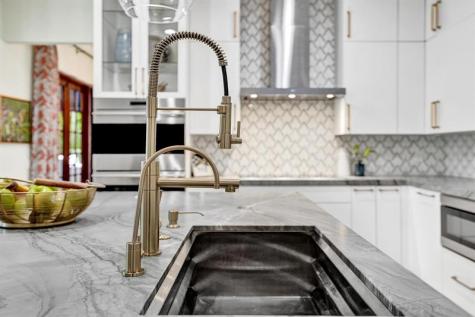 1649 Victoria Pointe Circle Weston FL 33327