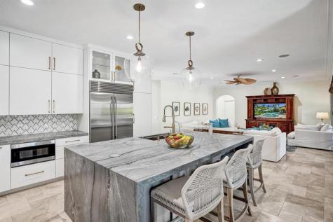 1649 Victoria Pointe Circle Weston FL 33327