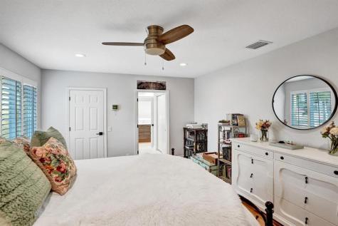 1649 Victoria Pointe Circle Weston FL 33327