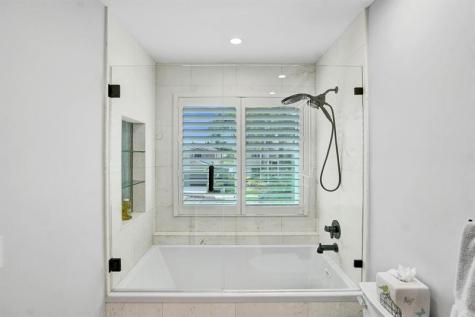 1649 Victoria Pointe Circle Weston FL 33327