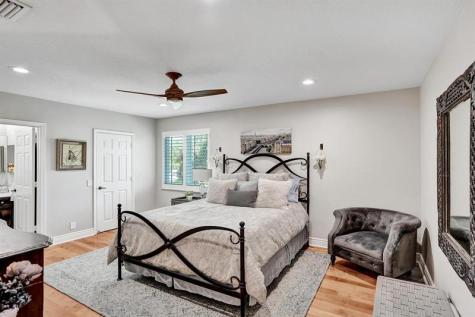 1649 Victoria Pointe Circle Weston FL 33327