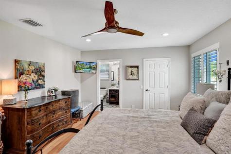 1649 Victoria Pointe Circle Weston FL 33327