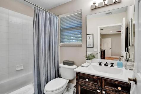 1649 Victoria Pointe Circle Weston FL 33327