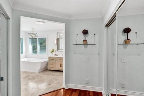 1649 Victoria Pointe Circle Weston FL 33327