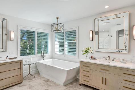 1649 Victoria Pointe Circle Weston FL 33327