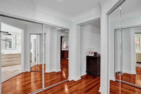 1649 Victoria Pointe Circle Weston FL 33327