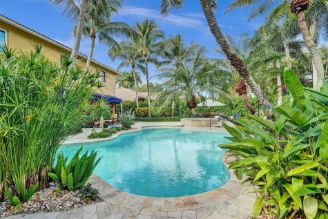 1649 Victoria Pointe Circle Weston FL 33327