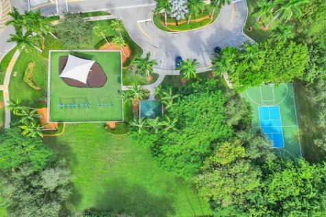 1649 Victoria Pointe Circle Weston FL 33327