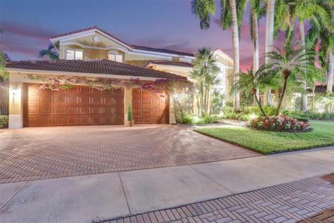 1649 Victoria Pointe Circle Weston FL 33327