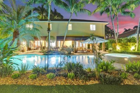 1649 Victoria Pointe Circle Weston FL 33327