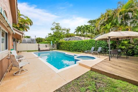 608 Misty Oaks Lane Pompano Beach FL 33069