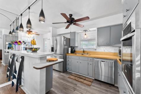 1428 E River Drive Margate FL 33063