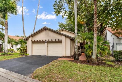 2164 Montpeliar Weston FL 33326