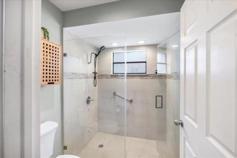 2164 Montpeliar Weston FL 33326