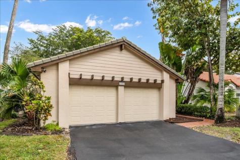 2164 Montpeliar Weston FL 33326