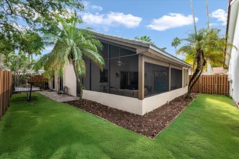 2164 Montpeliar Weston FL 33326
