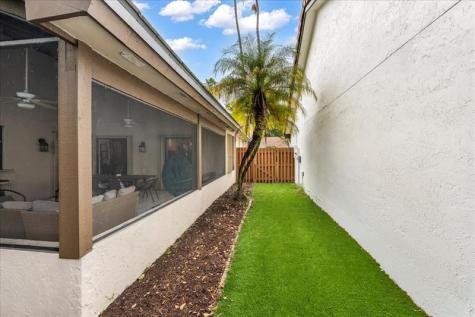 2164 Montpeliar Weston FL 33326