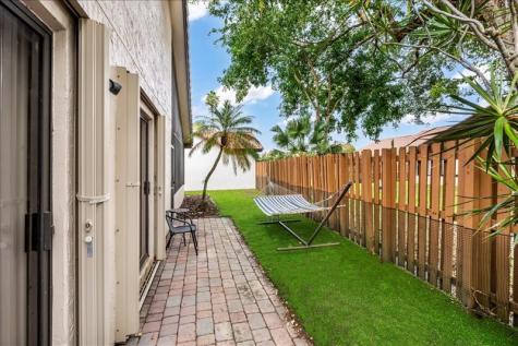 2164 Montpeliar Weston FL 33326