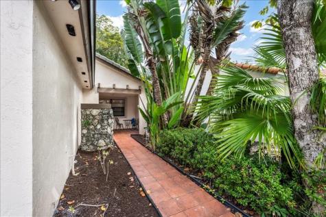 2164 Montpeliar Weston FL 33326