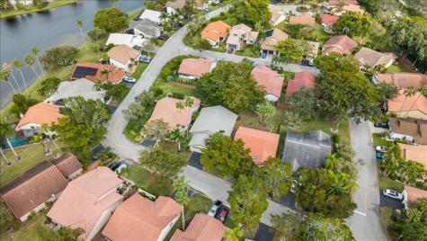 2164 Montpeliar Weston FL 33326