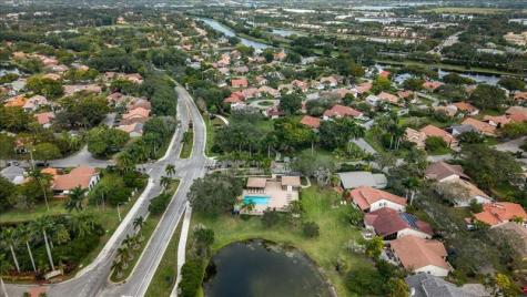 2164 Montpeliar Weston FL 33326