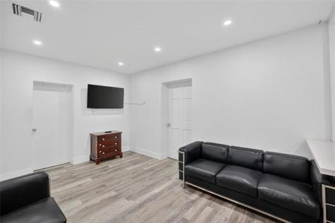 617 NW 43rd Court Oakland Park FL 33309