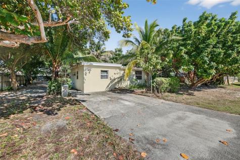 617 NW 43rd Court Oakland Park FL 33309