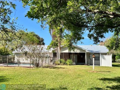 352 SW 85th Avenue Okeechobee FL 34974