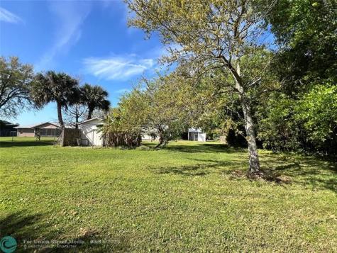 352 SW 85th Avenue Okeechobee FL 34974