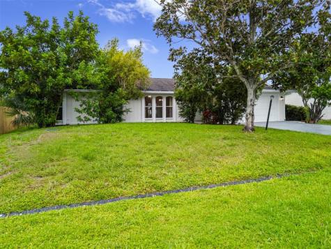 461 SW Meadow Terrace Port St Lucie FL 34984