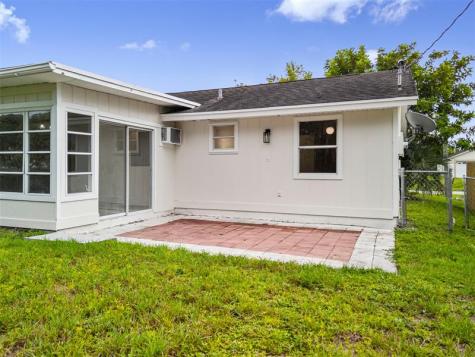 461 SW Meadow Terrace Port St Lucie FL 34984