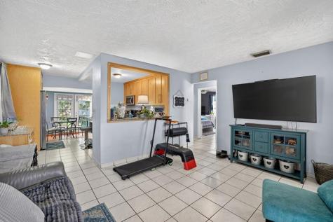 131 SW 7th Terrace Hallandale Beach FL 33009