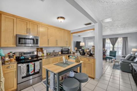 131 SW 7th Terrace Hallandale Beach FL 33009