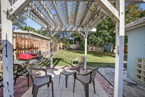 131 SW 7th Terrace Hallandale Beach FL 33009